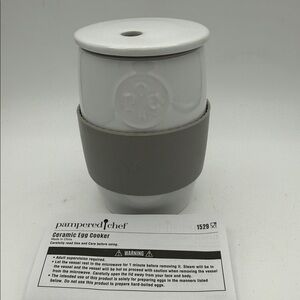 Pampered Chef White Ceramic egg oatmeal Cooker w/ Gray silicone Grip vent hole